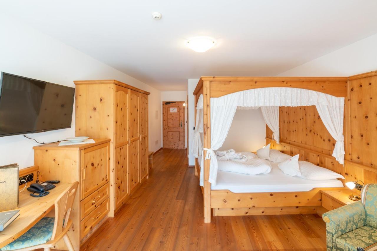 Hotel Asterbel Браєс Екстер'єр фото